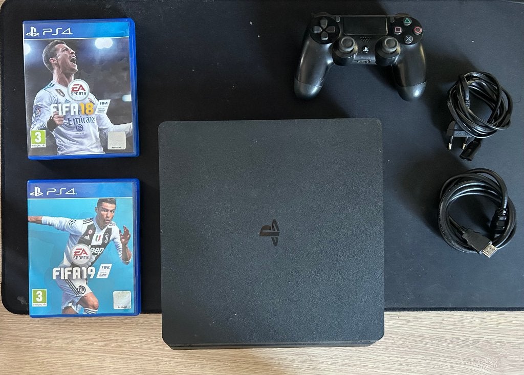 PS4 Slim 1TB CUH-2116B + controller + 2 games + kabels, Ophalen of Verzenden, 1 TB, Met 1 controller, Slim