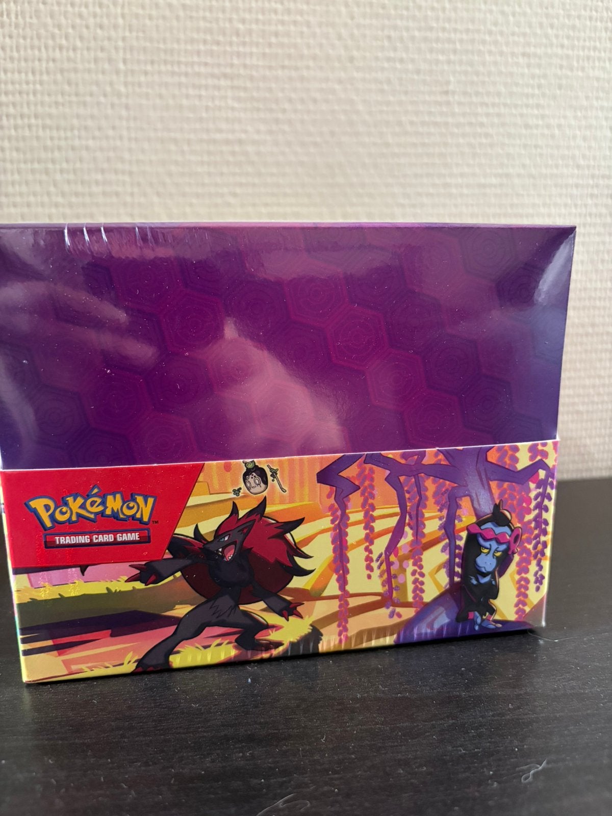 Shrouded fable mini tin display, Enlèvement