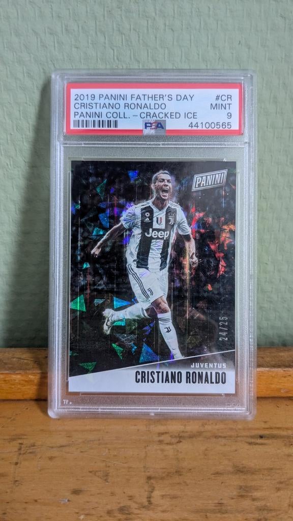 Panini 2019 Cristiano Ronaldo Cracked Ice /25 PSA9, Enlèvement ou Envoi, Neuf, Cartes en vrac