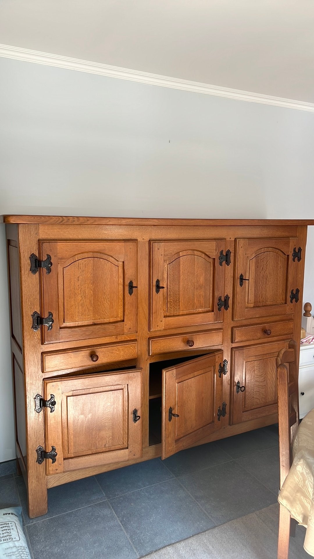 Massief eiken dressoir – 6 deuren & 3 lades, Ophalen, Zo goed als nieuw, Eikenhout