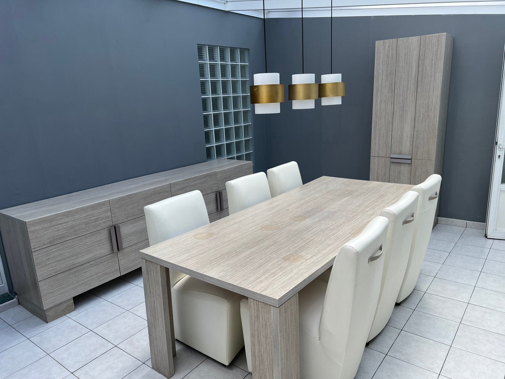 Salle à manger + 6 chaises en cuir blanc ( 475 € le tout ), Enlèvement