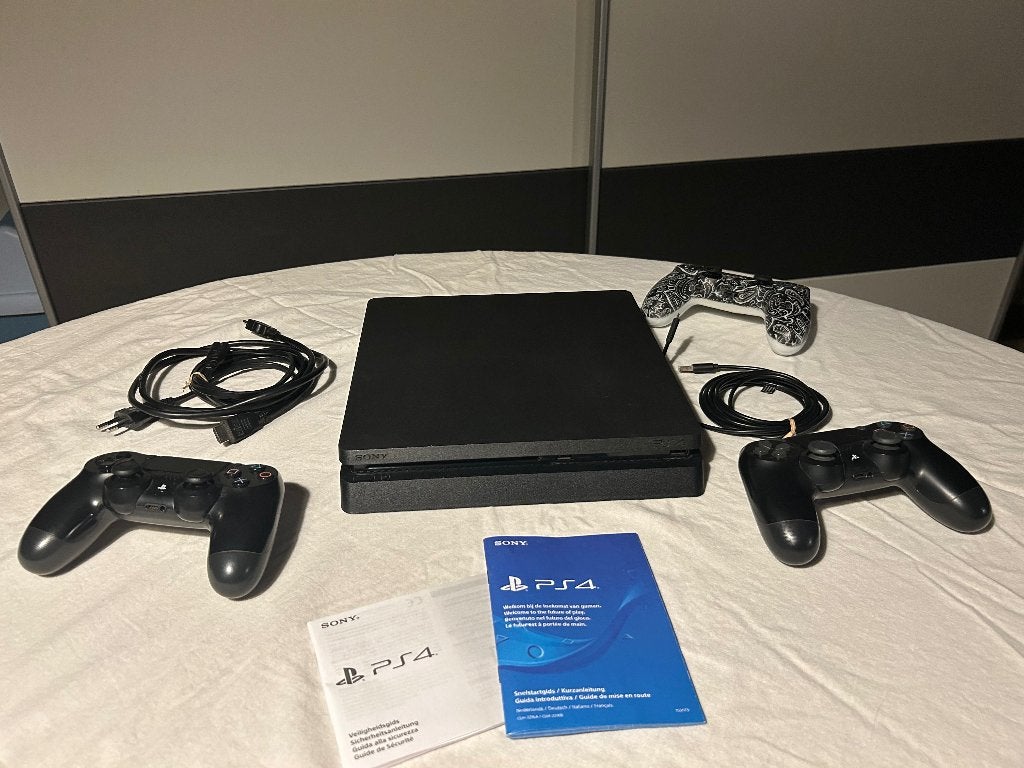 Playstation 4 slim met 3 controlers en 7 games, Games en Spelcomputers, Spelcomputers | Sony PlayStation 4, Ophalen, Zo goed als nieuw