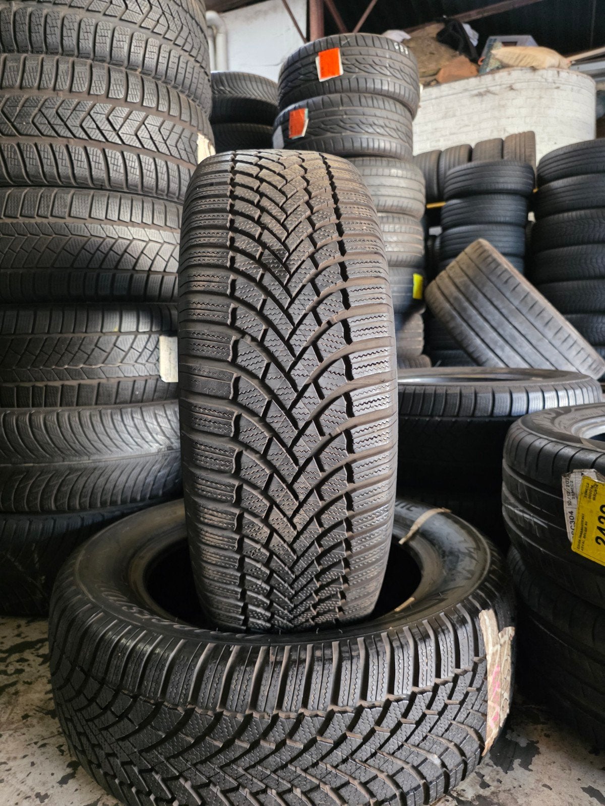235 60 18 Bridgestone avec montage et équilibrage, Enlèvement