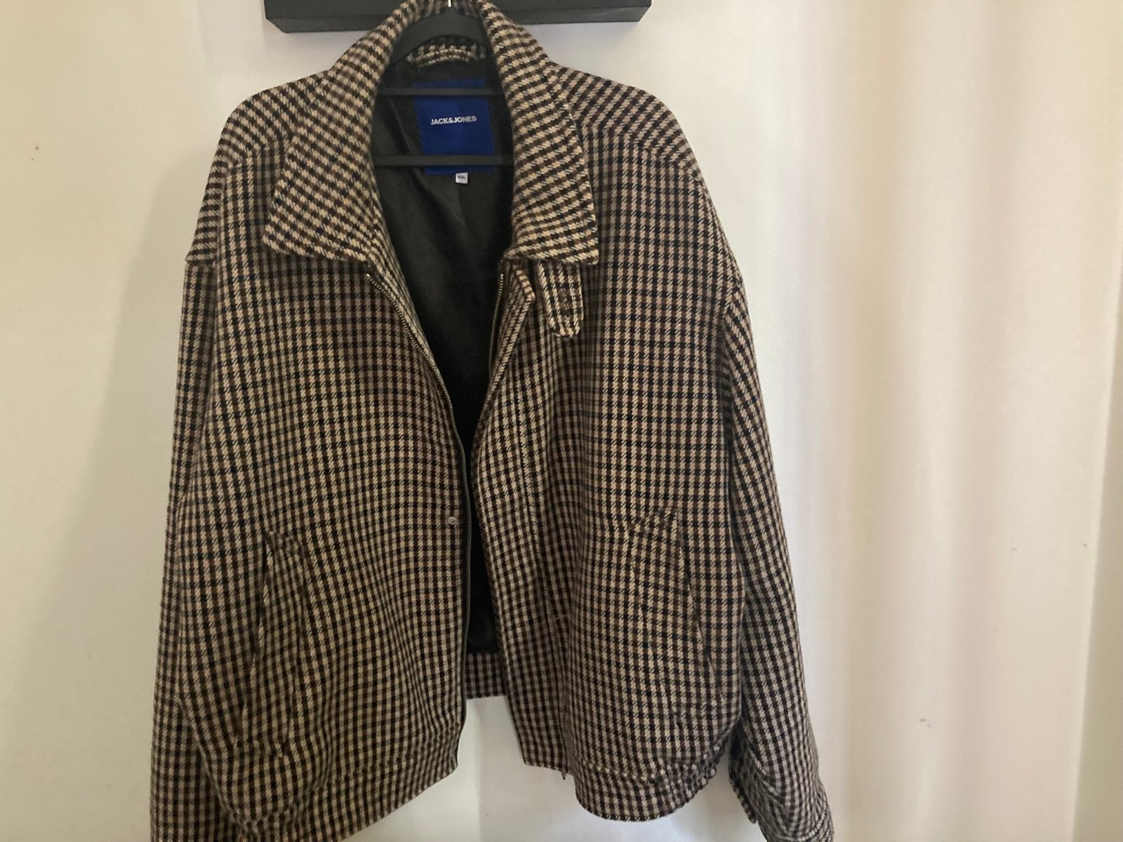 Jack and jones jas, Envoi, Comme neuf