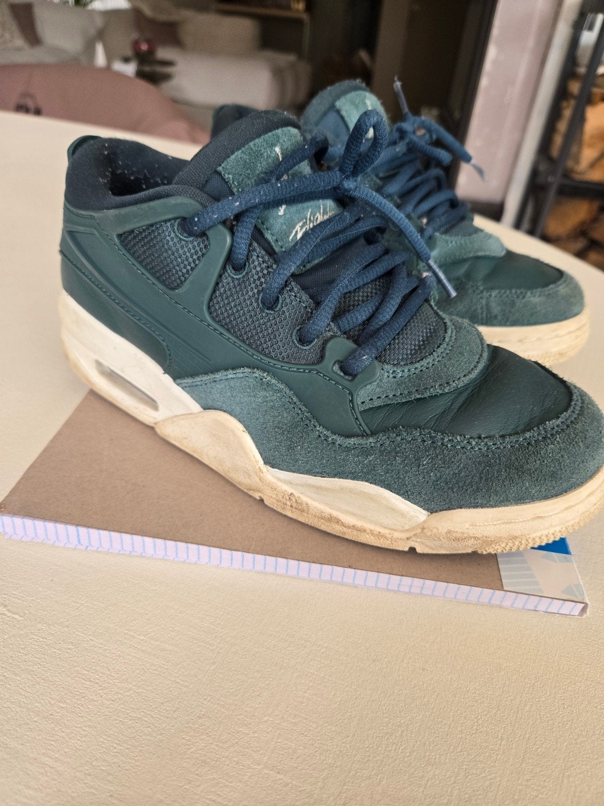 Nike Air Jordan groen, Ophalen