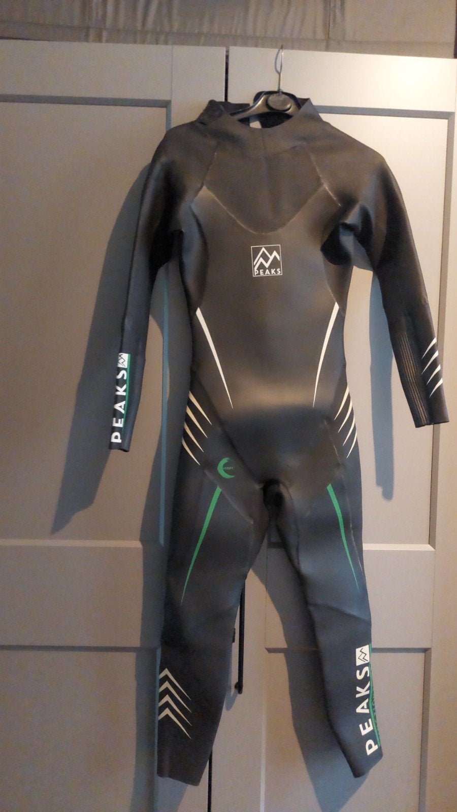Wetsuit Peaks, Ophalen, Wetsuit