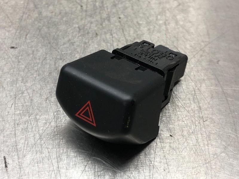 COMMUTATEUR DE FEUX DE DETRESSE Nissan Micra (K12), Utilisé, Nissan