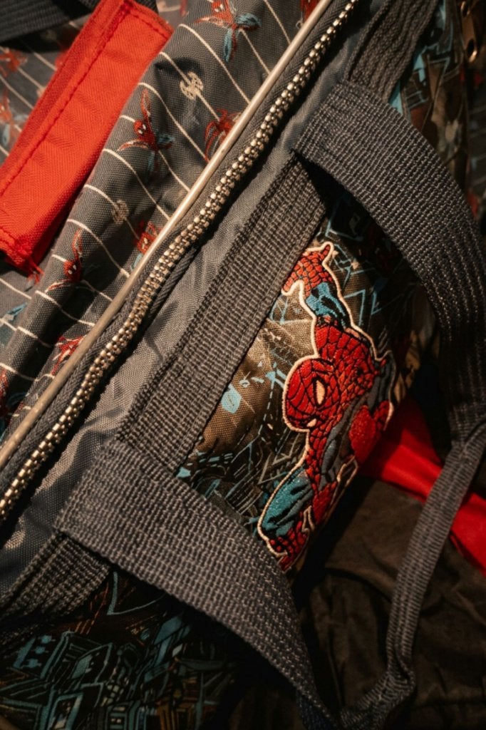 sac de sport spiderman, Enlèvement