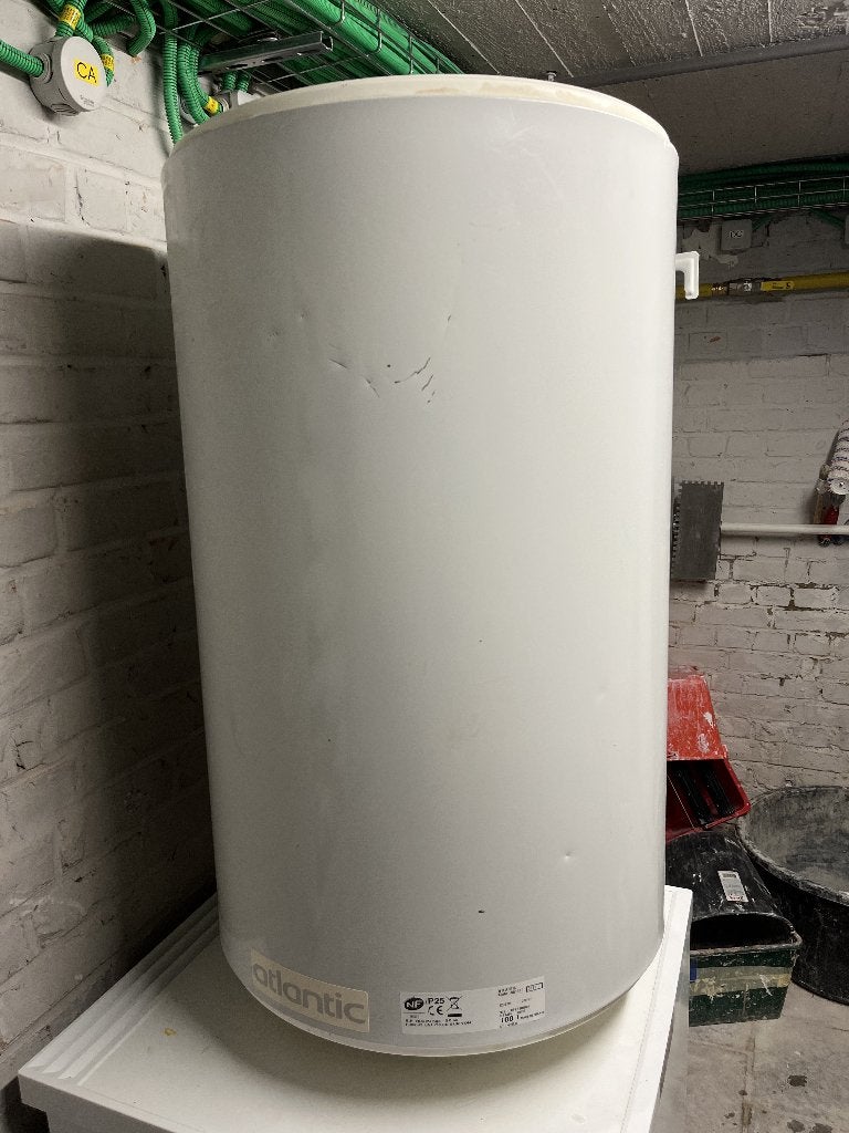 Chauffe eau Atlantic 100L, Bricolage & Construction, Boiler, Enlèvement, 100 litres ou plus, Utilisé