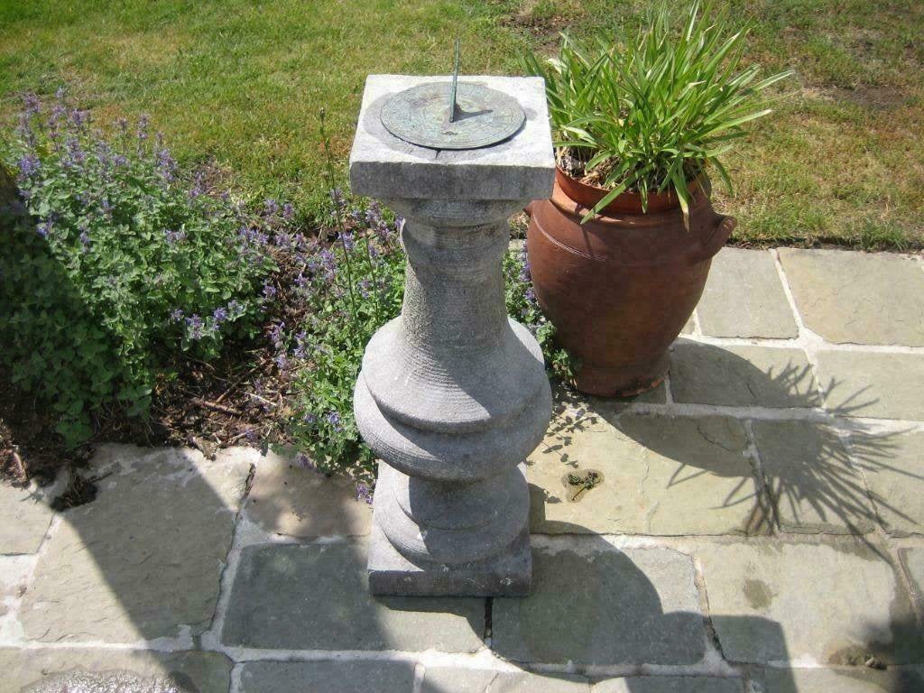 mooie antieke bronzen zonnewijzer op arduinen voet, Tuin en Terras, Ophalen, Gebruikt