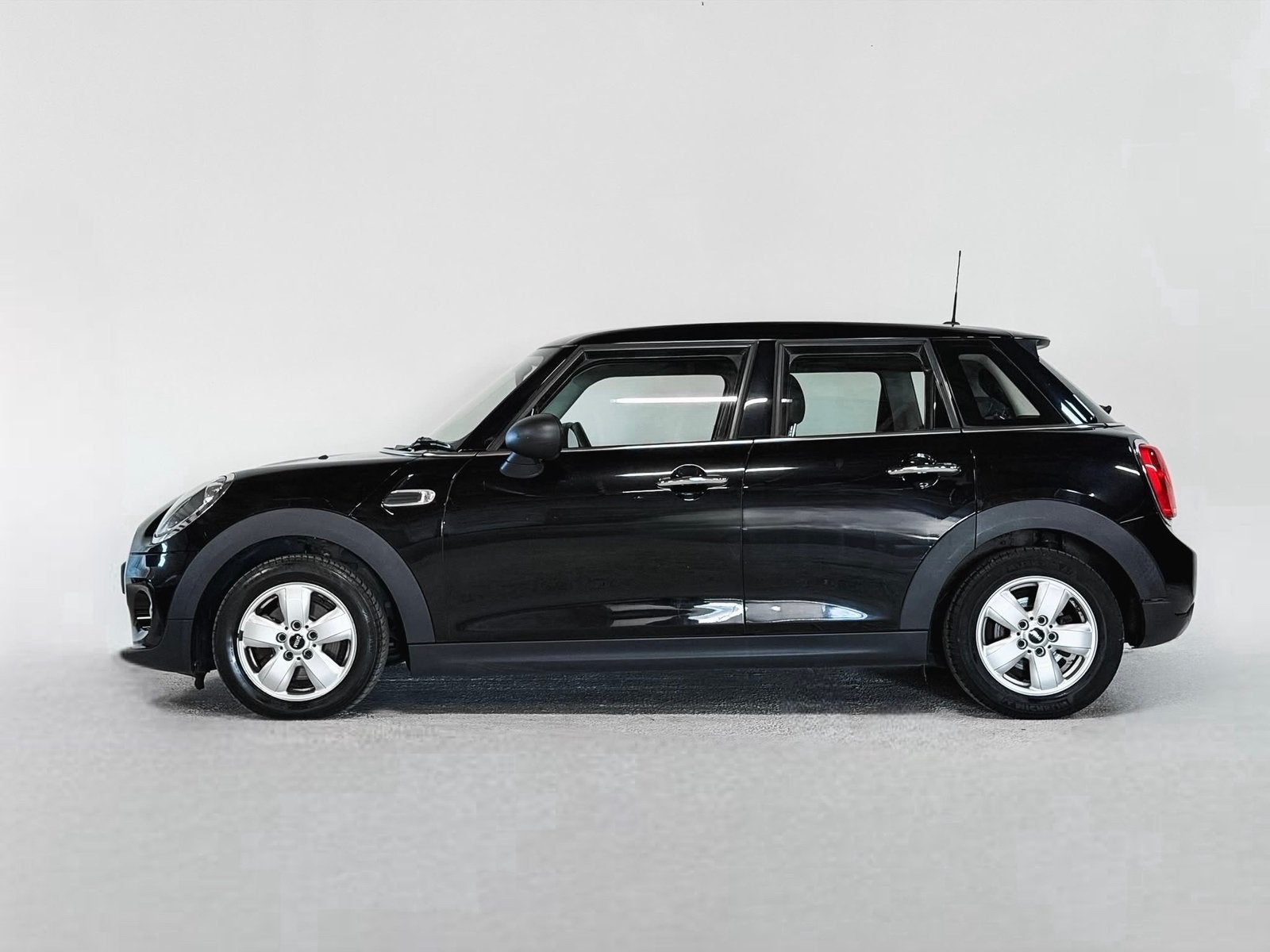 Mini One 1.2 Benzine (2015) - 129000km 5drs Gekeurd&Rijklaar, Autos, 121 g/km, Achat, Entreprise, Noir