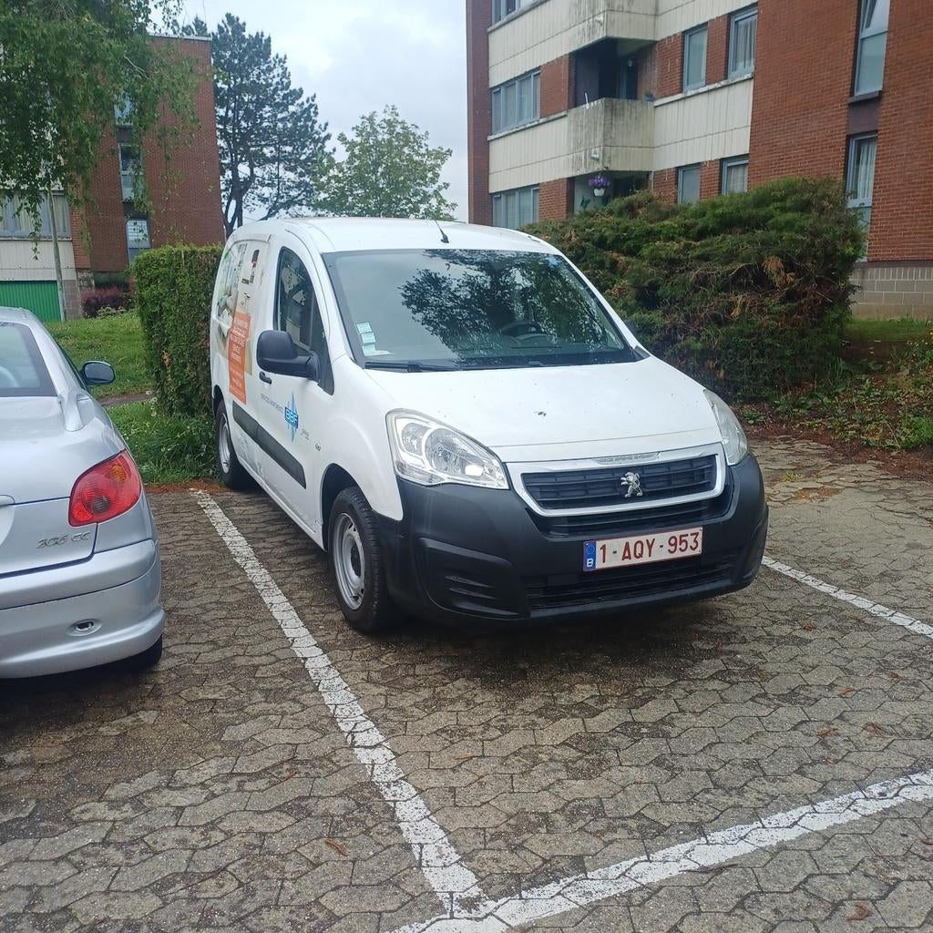 Peugeot partner 2016 euro 6b 98.000 km 1.6 benzine, Auto's, Stof, 4 cilinders, Wit, Handgeschakeld