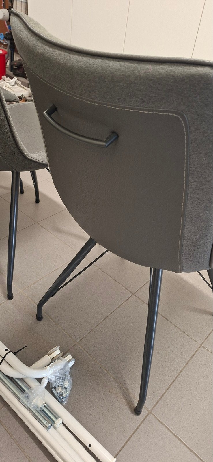 6 gemakkelijke stoelen, Ophalen