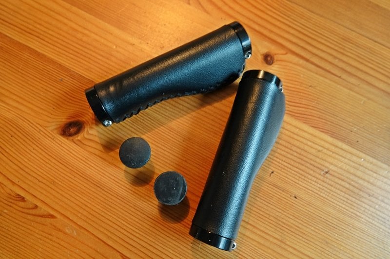 Ergonomisch gevormde PU lederen fiets handvatten 130 mm lang, Fietsen en Brommers, Leer, Verzenden, Stuur, Zo goed als nieuw
