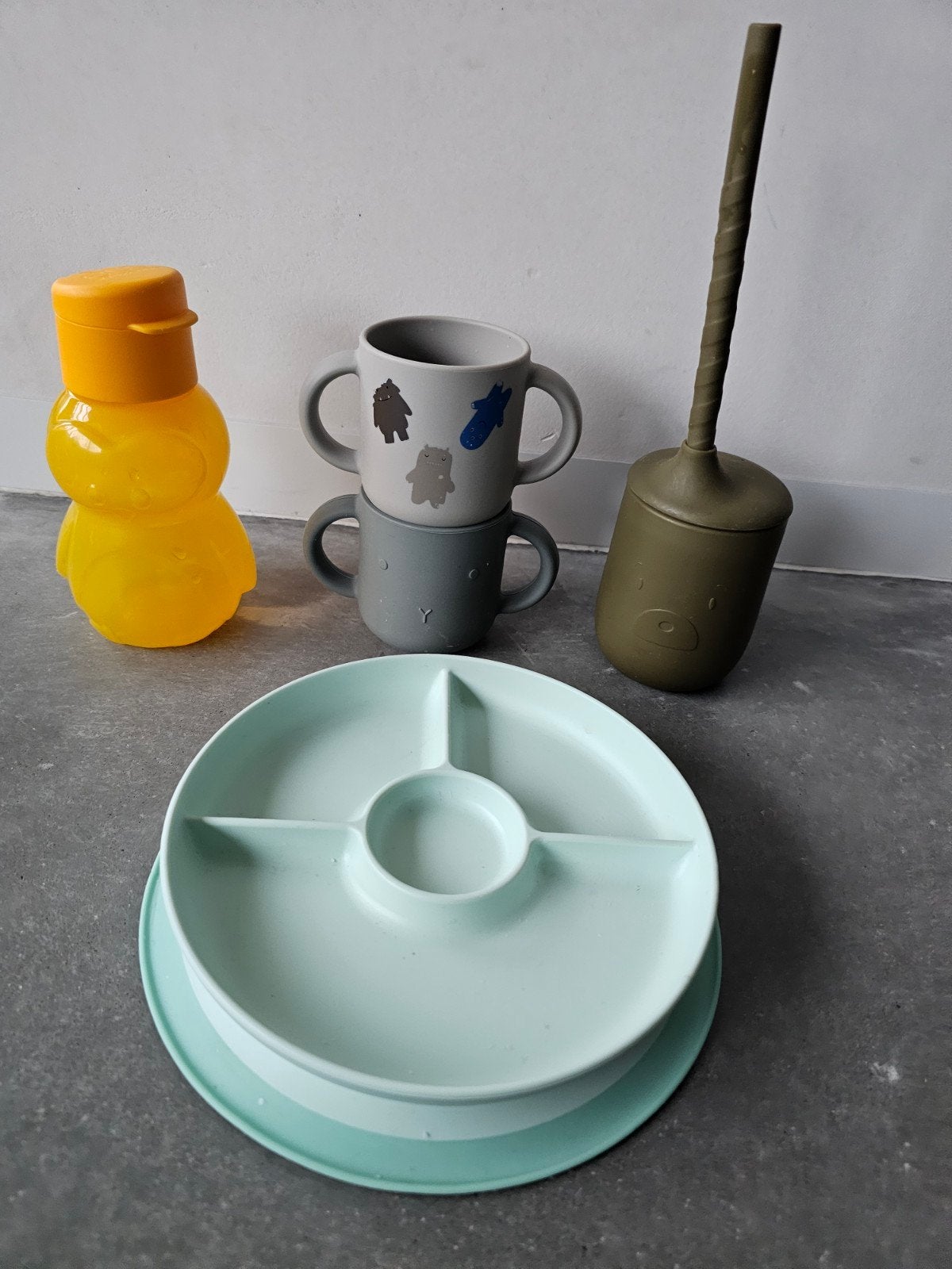 Drinkfles, bekers en eetbord, Ophalen, Gebruikt