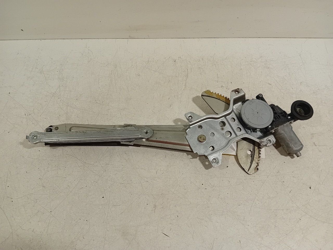Raammechaniek elektrisch rechts voor Suzuki Swift, Onderdelen@venauto.nl, Van der Ven Autorecycling B.V., Gebruikt, Ettenseweg 76, 4706 PB Roosendaal, The Netherlands