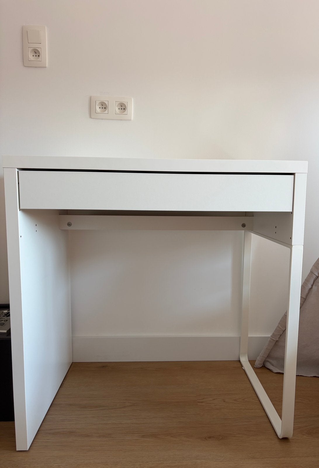 Ikea-bureau, Ophalen, Hout, 73 cm, Kabelgoot