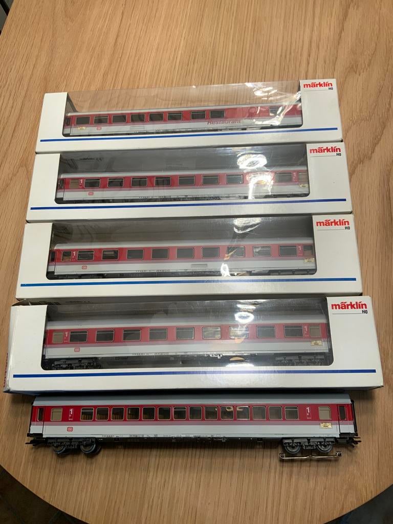 LOT DE 5 VOITURES VOYAGEURS MARKLIN DB, Hobby & Loisirs créatifs, Trains miniatures | HO, Comme neuf, Rails, Märklin, Enlèvement ou Envoi