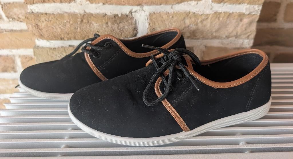 Zwarte suède-look dames sneakers, Kleding | Dames, Schoenen, Zo goed als nieuw, Sneakers, Zwart, Ophalen of Verzenden