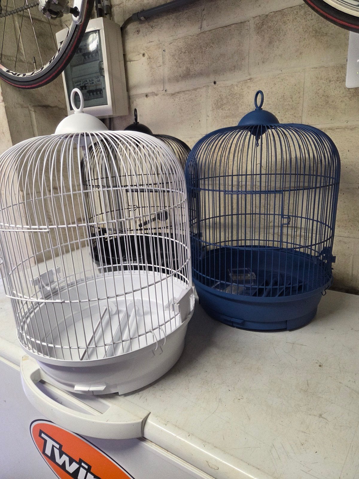 nieuw vogelkooi met eetbak en drinkfontein, Ophalen, Vogelkooi