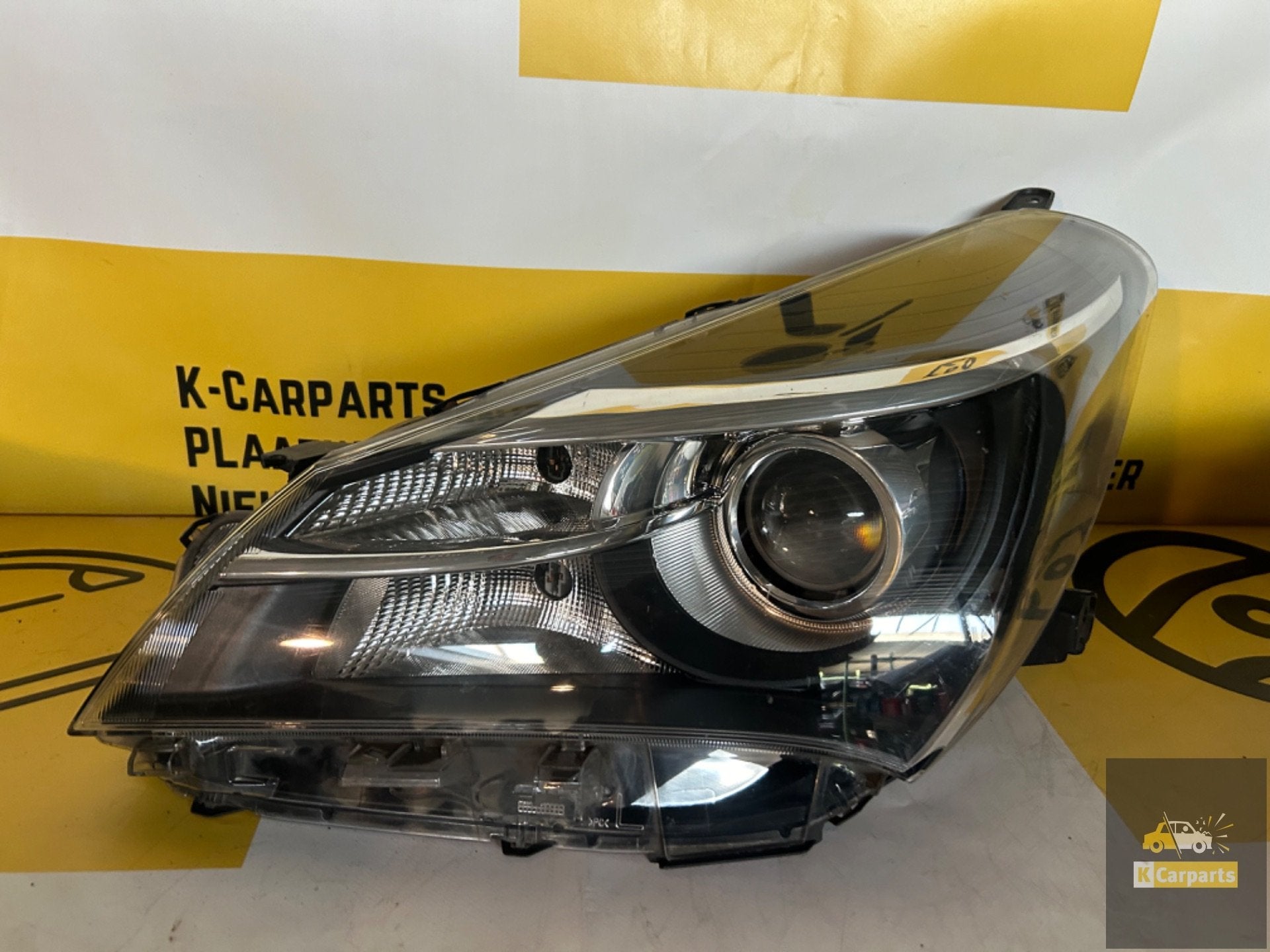 Koplamp Toyota Yaris Links Origineel, Info@fabrikant.eu, Fabrikantstraat 1
1000 AA  Amsterdam, NL, Toyota, Fabrikant BV