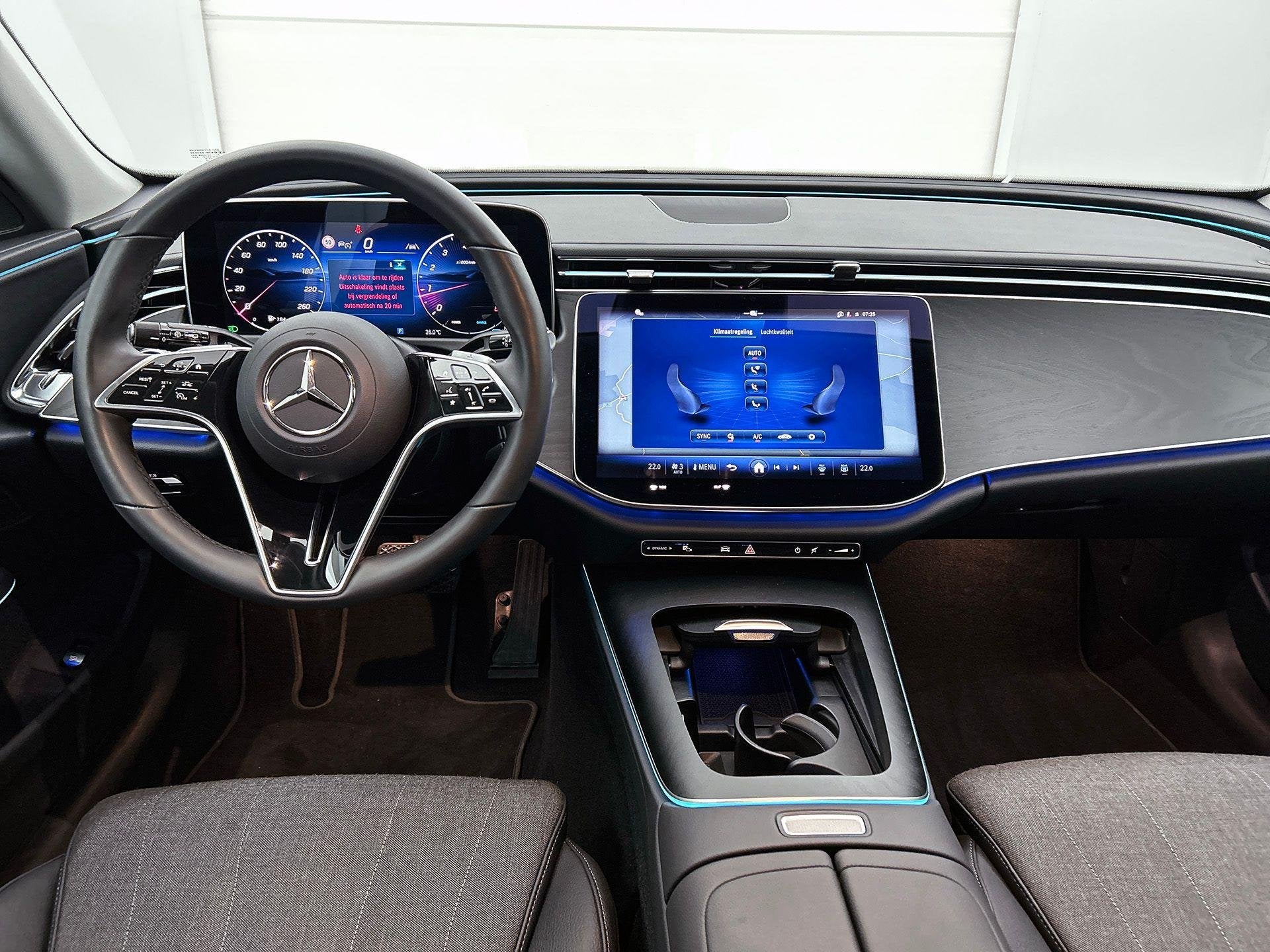 Mercedes-Benz E-Klasse 200 Break Luxury Line | Distronic | D, Automaat, Dealer onderhouden, Gebruikt, Zwart