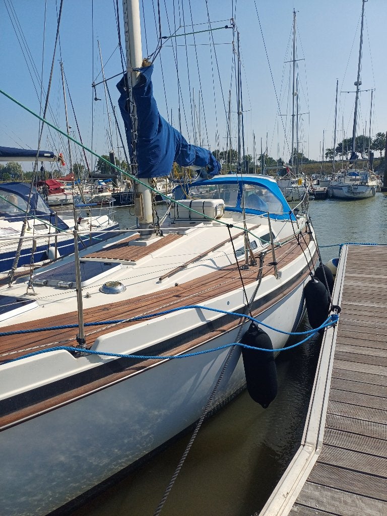 Zeilboot Contest 31 Ht uit 1976, Watersport en Boten, Kajuitzeilboten en Zeiljachten, Gebruikt, Met afstandsbediening, Binnenboordmotor