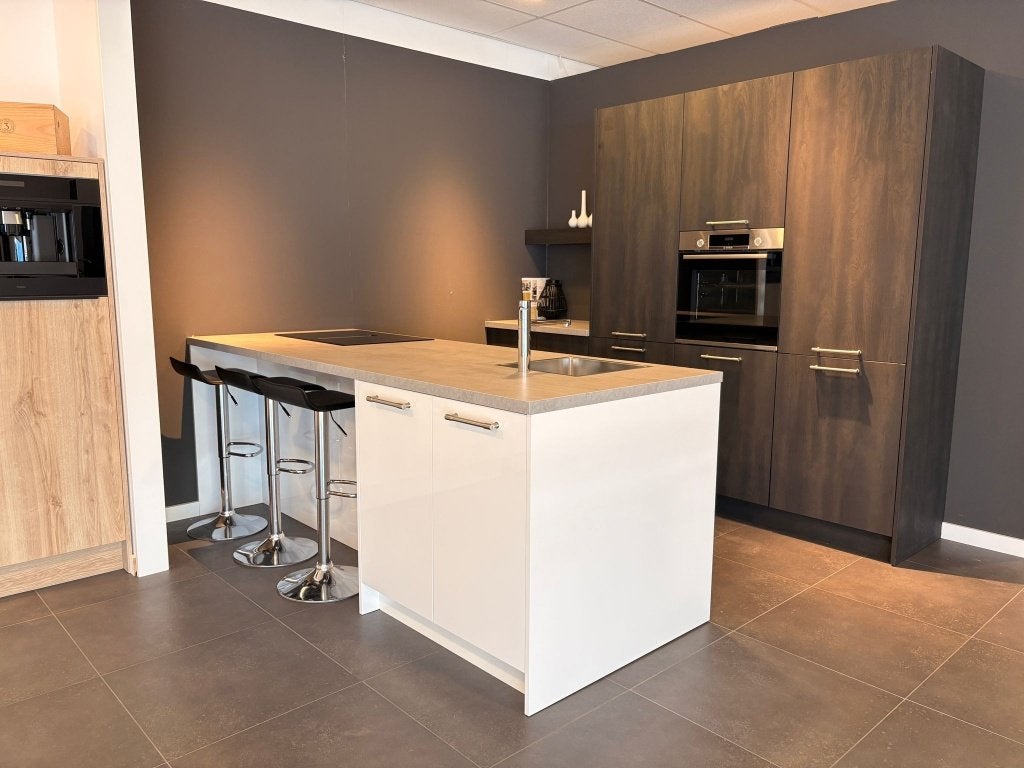 DESIGN SCHIEREILAND met BOSCH apparaten., Huis en Inrichting, Ophalen, Wit, Nieuw, Met kookeiland