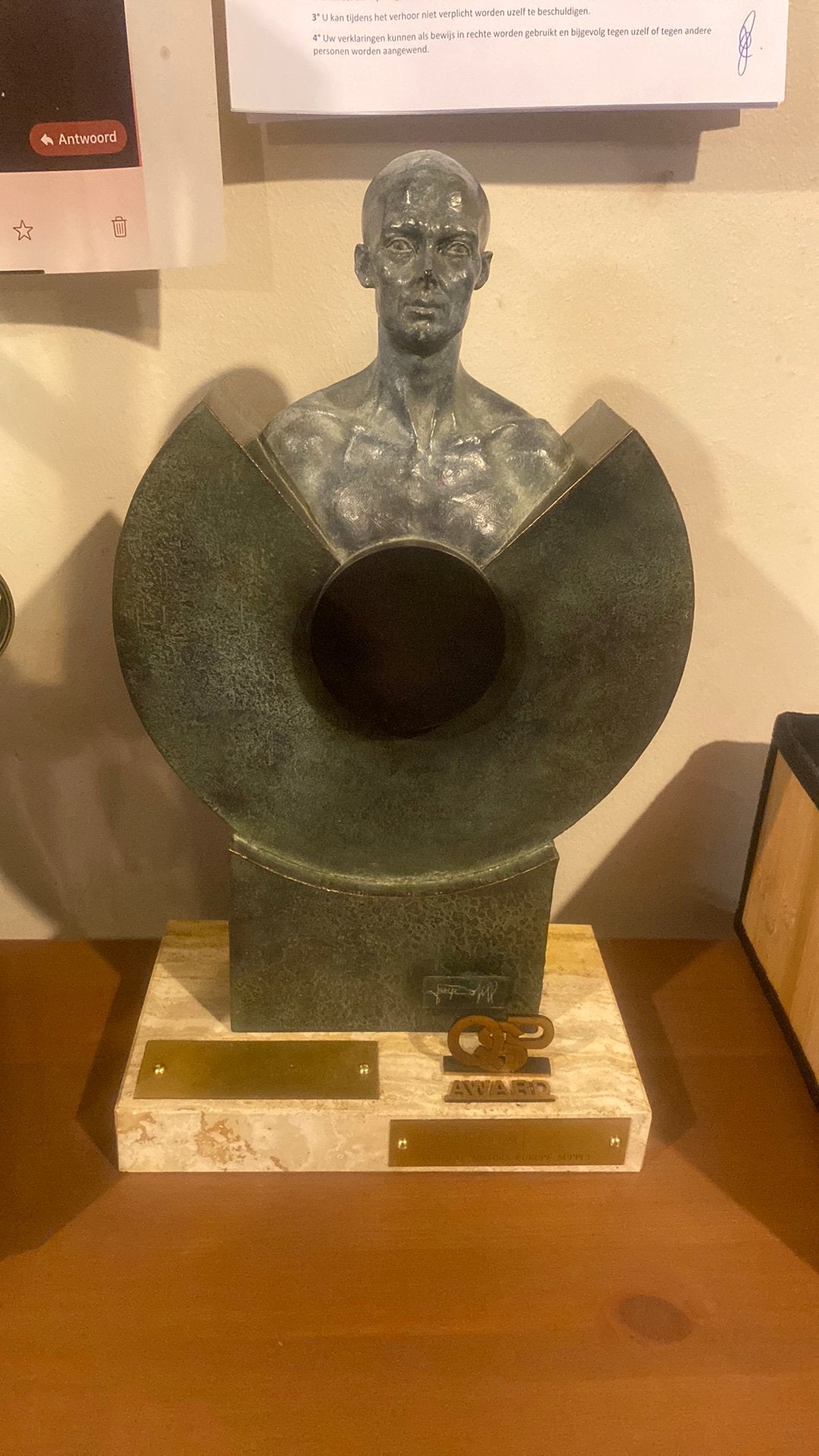 Josep Bofill beeld brons en boek van kunstenaar, Enlèvement, Bronze