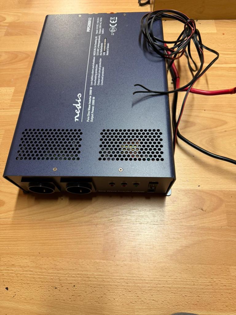 À vendre : Onduleur Nedis Pure Sinus 2000W — En parfait état, Enlèvement, Comme neuf