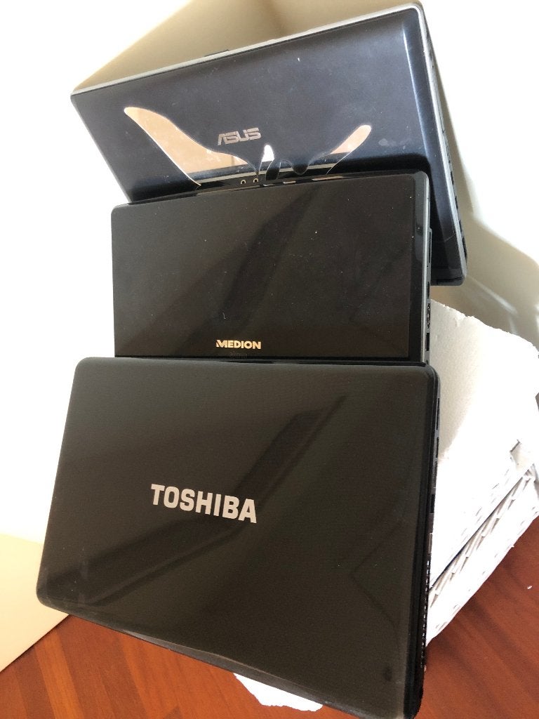 3 laptops Tosiba + Medion + Asus, Computers en Software, Ophalen of Verzenden