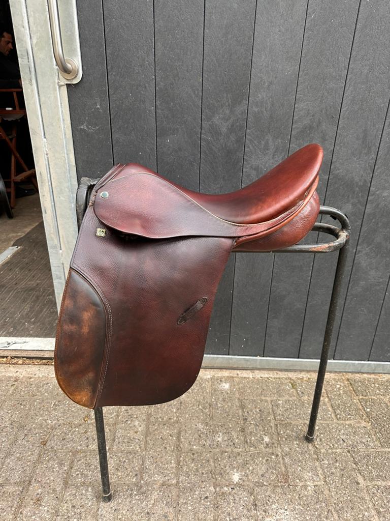 Stubben dressuurzadel bruin, Ophalen, Zo goed als nieuw