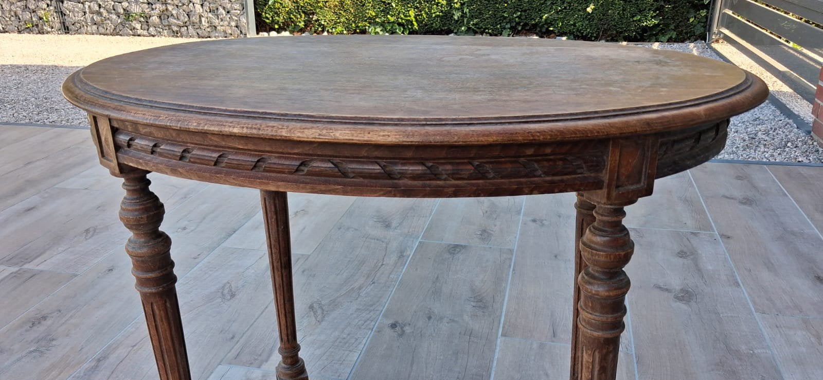 Table d’appoint ovale, Enlèvement