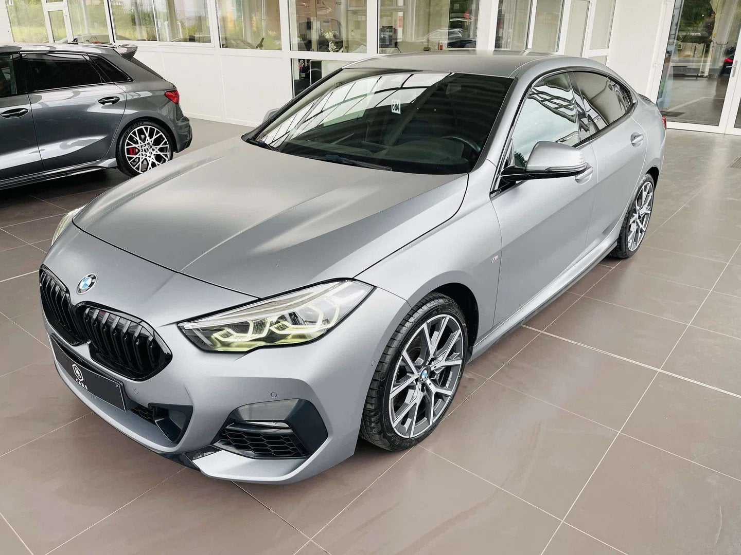 BMW 2 Serie 216 GC dA * GARANTIE + PACK M + LED + GPS PRO +, Autos, BMW, Argent ou Gris, Entreprise, https://public.car-pass.be/vhr/246cdd81-e505-418c-afa0-f699f7cd81f0