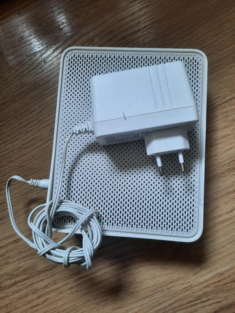 AP7465CE-TN Telenet-modem, Computers en Software, Ophalen of Verzenden, Zo goed als nieuw, Router met modem