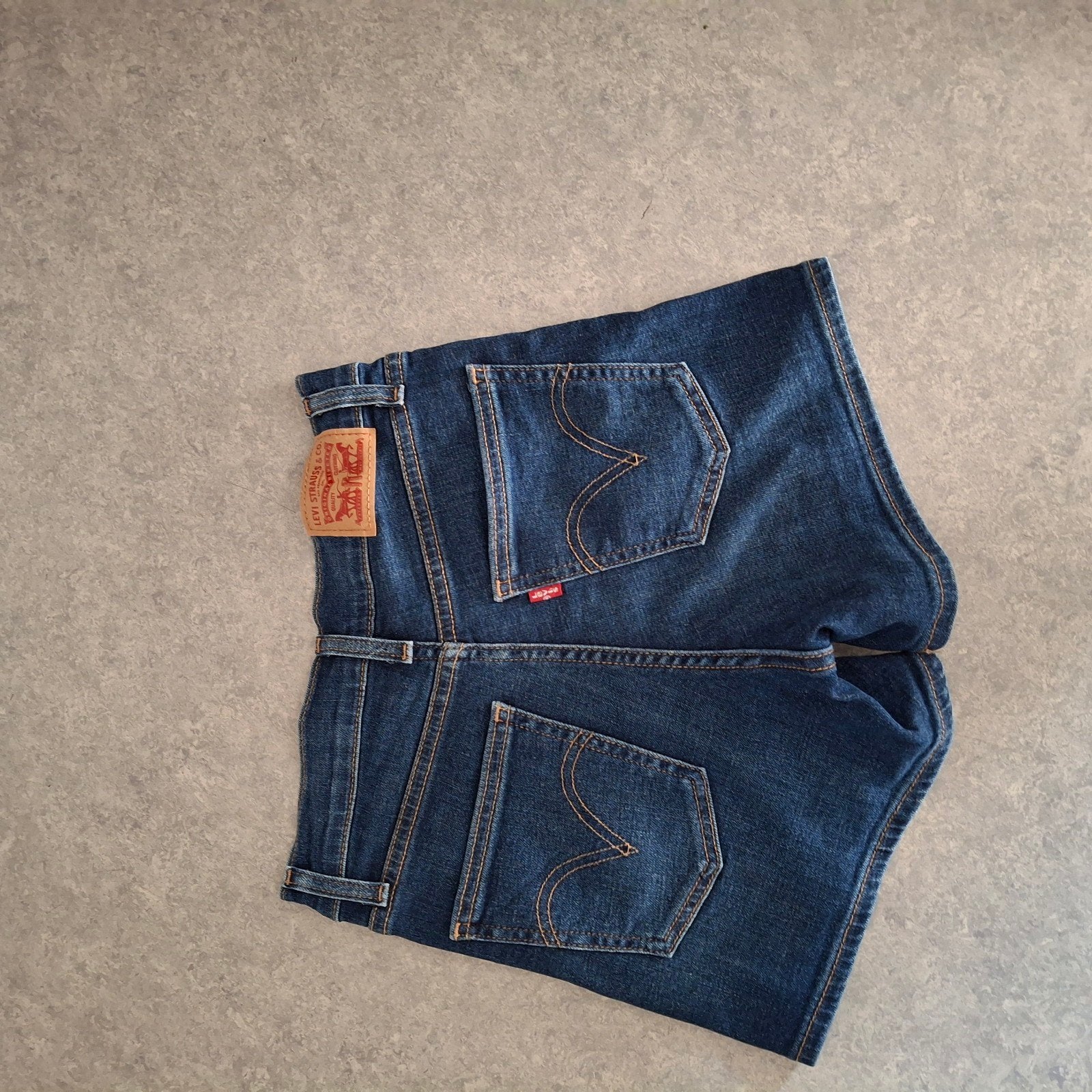 Levis jeansshort maat 25, Ophalen