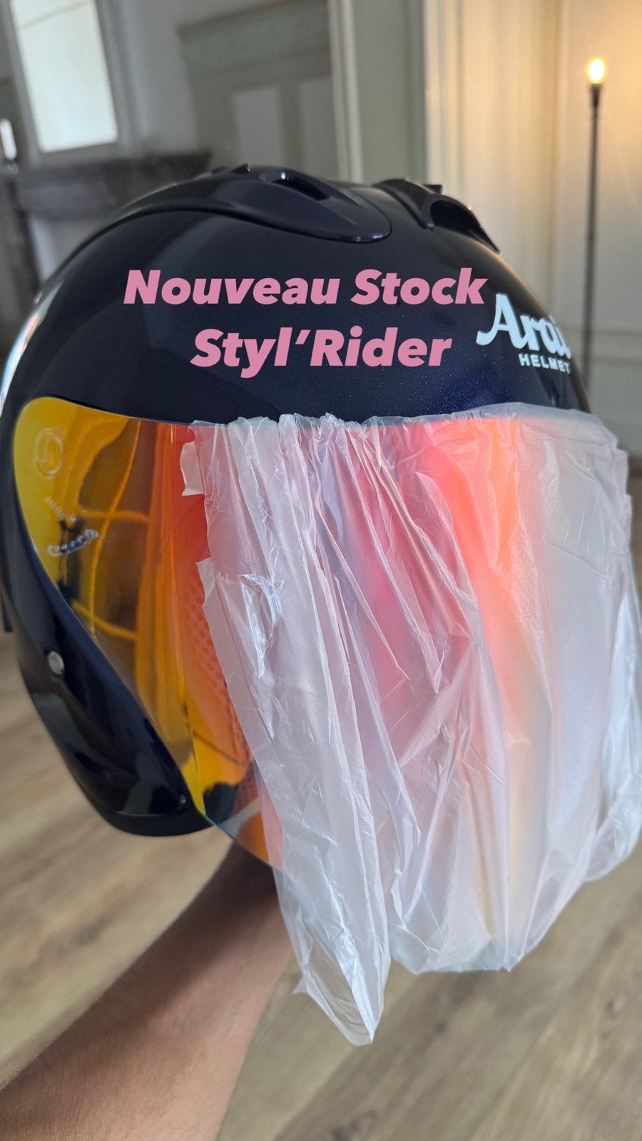 Casque arai disponible neuf avec etuie sur bruxelles, Motos, Enlèvement, Arai