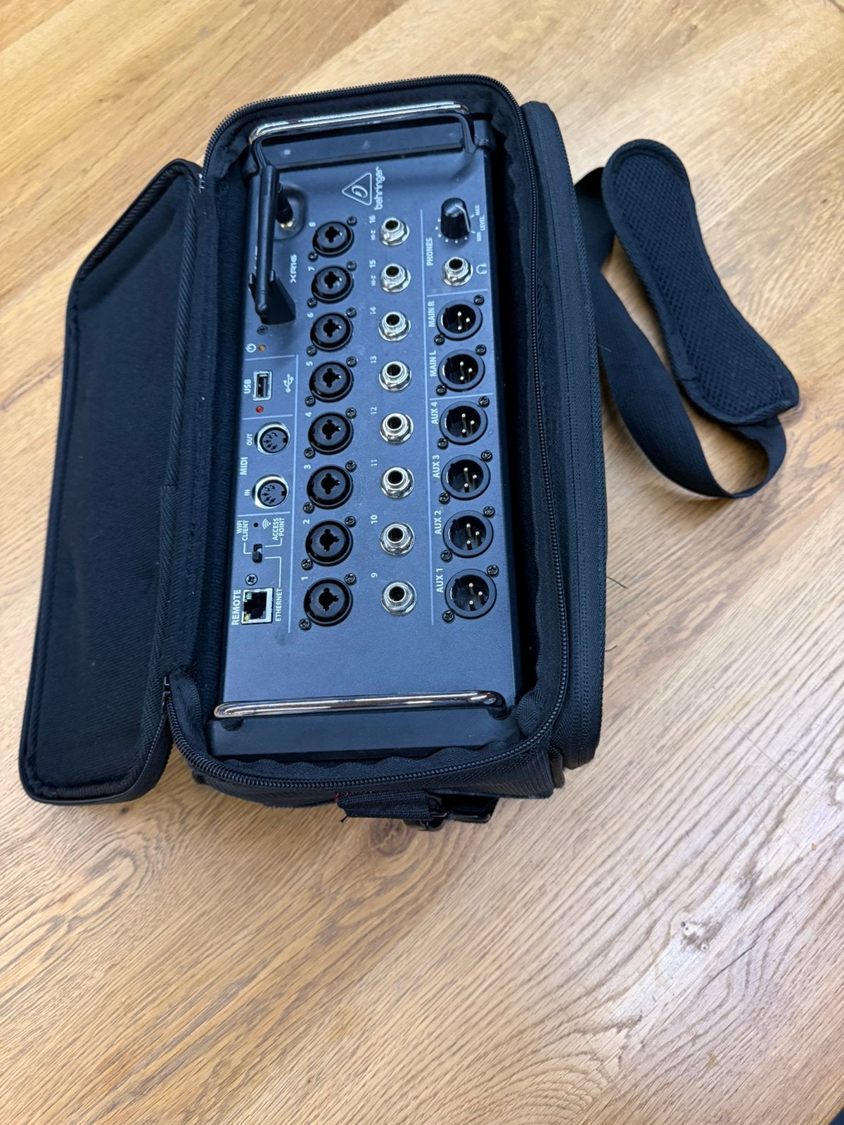 Behringer X AIR XR16 – digitale 16-kanaals mixer + draagtas, Musique & Instruments, Enlèvement, Comme neuf
