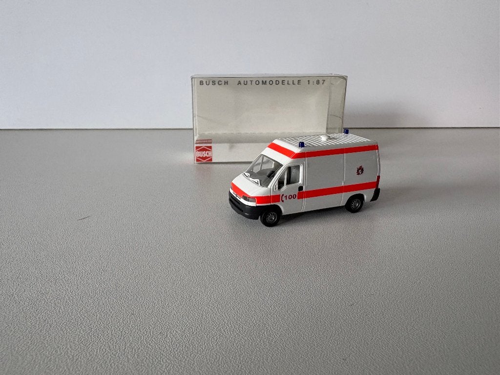 POMPIERS SERVICE 100 AMBULANCE - PEUGEOT BOXER - 1:87, Hobby & Loisirs créatifs, Envoi, Neuf, Bus ou Camion, Autres marques