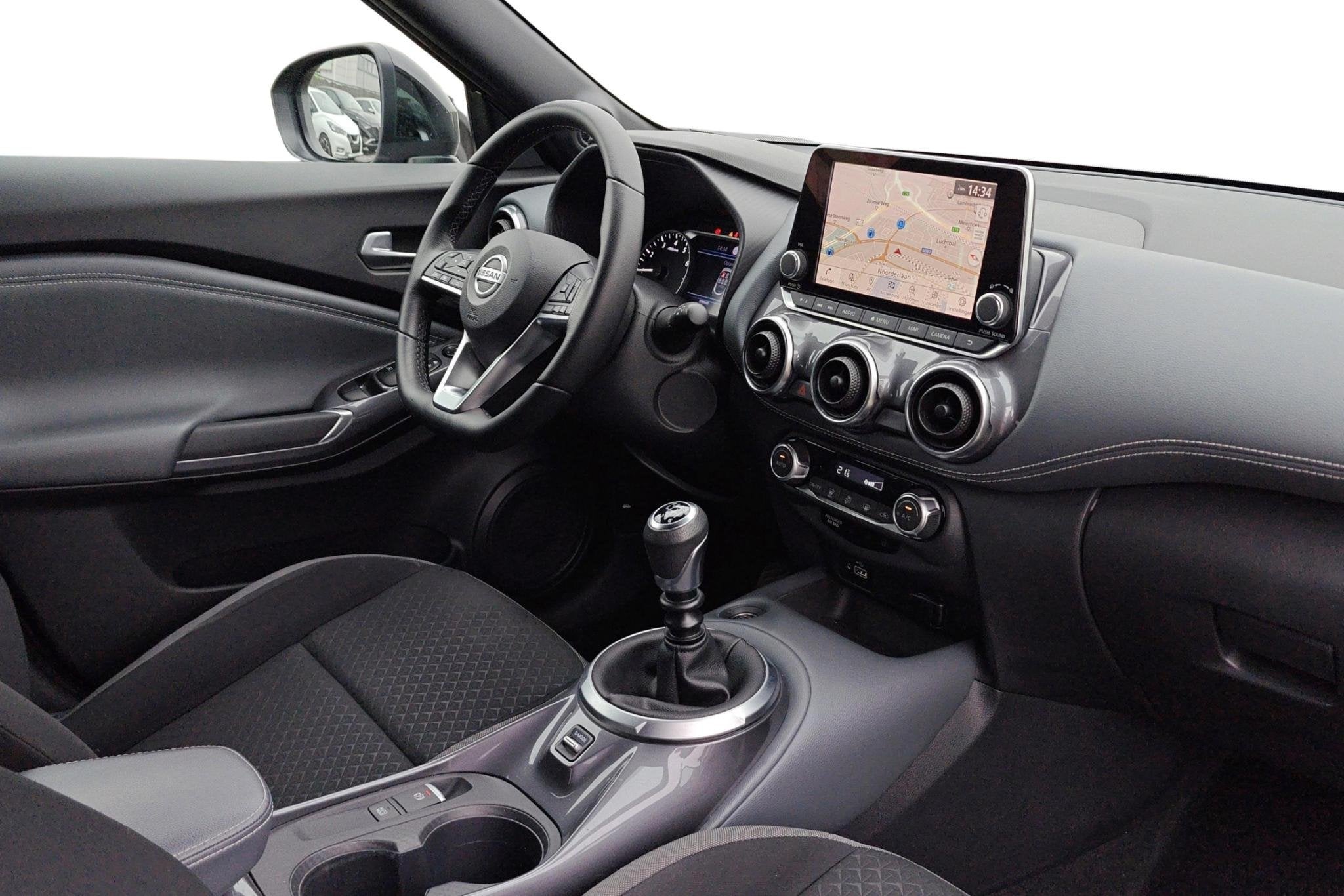 Nissan Juke 1.0 DIG-T 114 N-Connecta - incl 2 jaar KARE, Auto's, Voorwielaandrijving, Stof, Zwart, 1257 kg