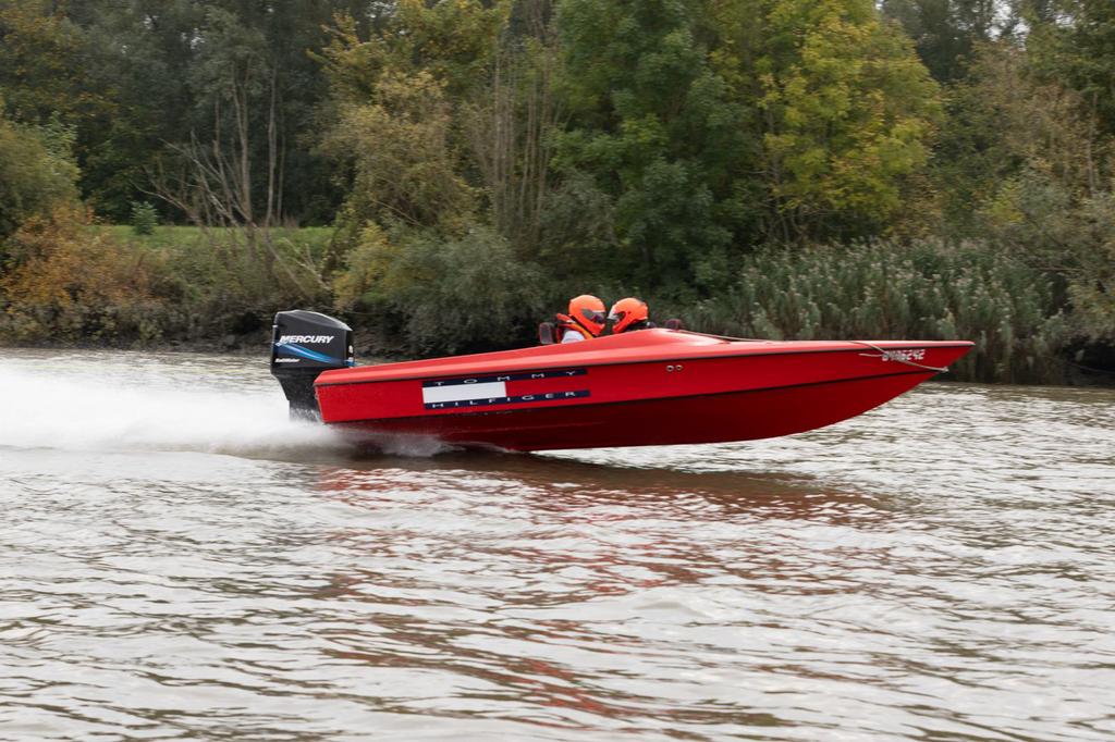 Cyclone Blizzard 19ft, Sports nautiques & Bateaux, Speedboat, Comme neuf, Essence, 120 à 200 ch, Moteur hors-bord, Polyester, Enlèvement