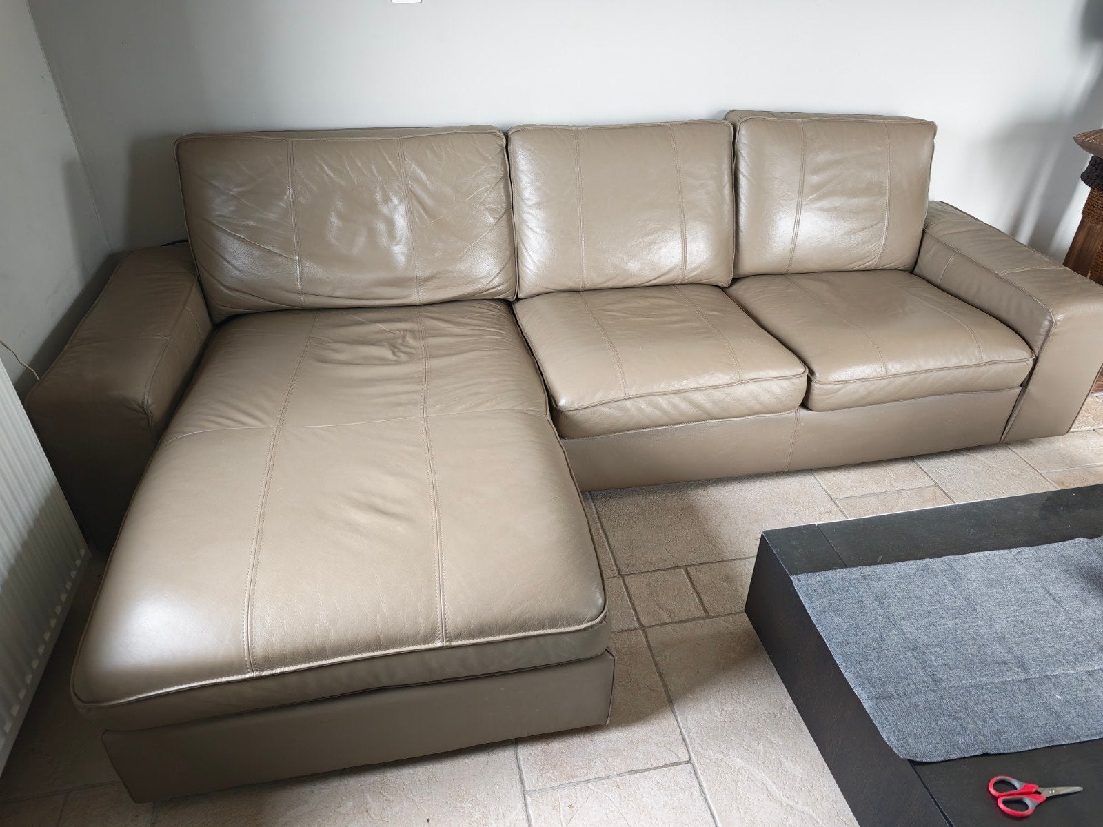 Lederen taupe zetel te koop, Maison & Meubles, Canapés | Coins salons complets, Enlèvement