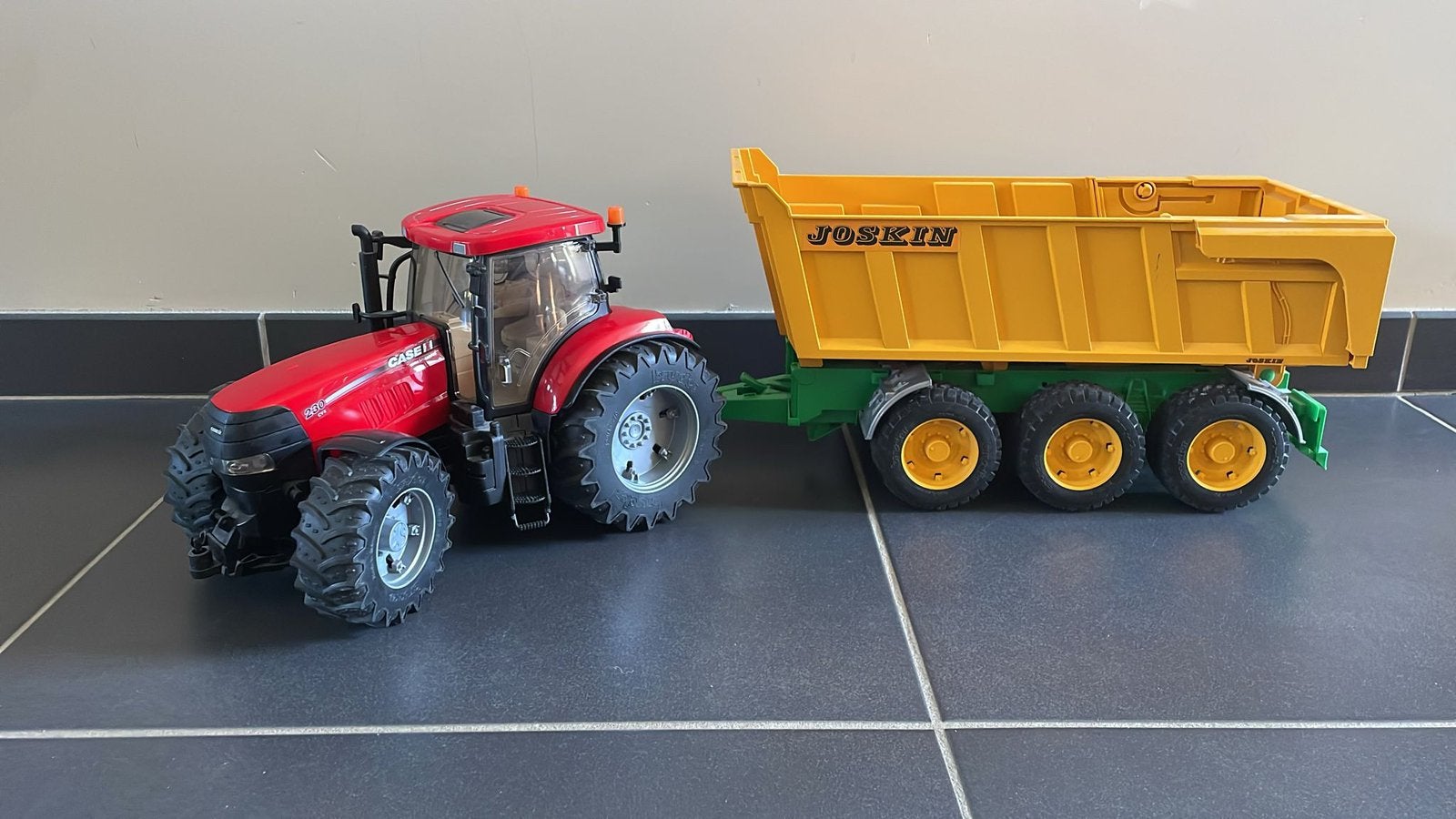 Bruder tractor met kar, Enlèvement, Utilisé