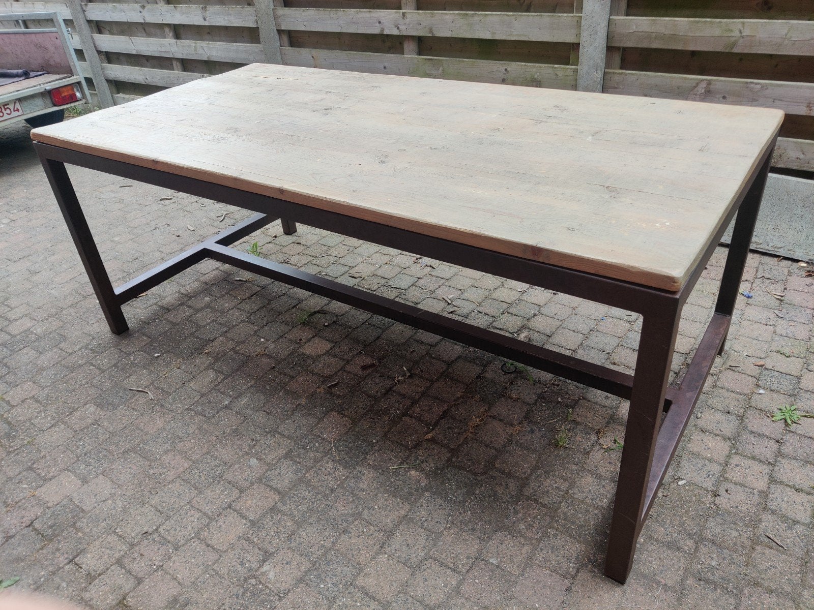 Industriële tafel met metalen onderstel, Huis en Inrichting, Ophalen, 100 tot 150 cm, 200 cm of meer, Zo goed als nieuw