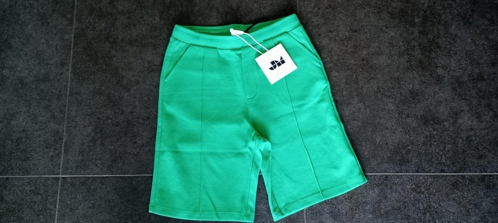 nieuwe short Jill and Mitch maat 170, Enfants & Bébés, Vêtements enfant | Taille 170, Garçon, Jill and mitch, Enlèvement ou Envoi