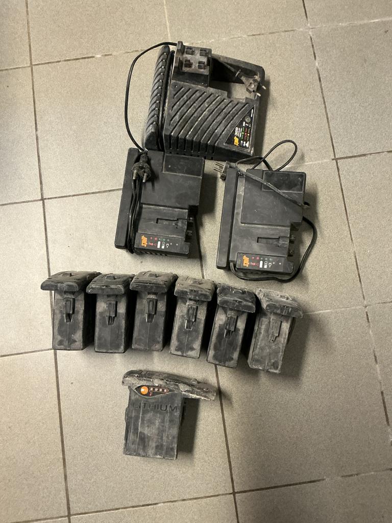 7x Spit batterij 28V 4,2Ah 105,8Wh, Ophalen, Gebruikt