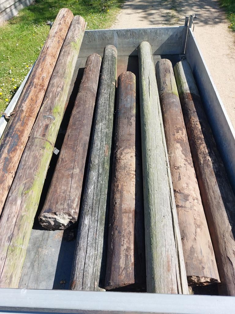 Houten palen, Enlèvement, Poteaux