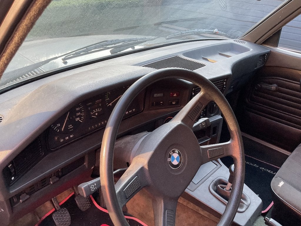 BMW 520i Handgeschakeld 1982, foto 12