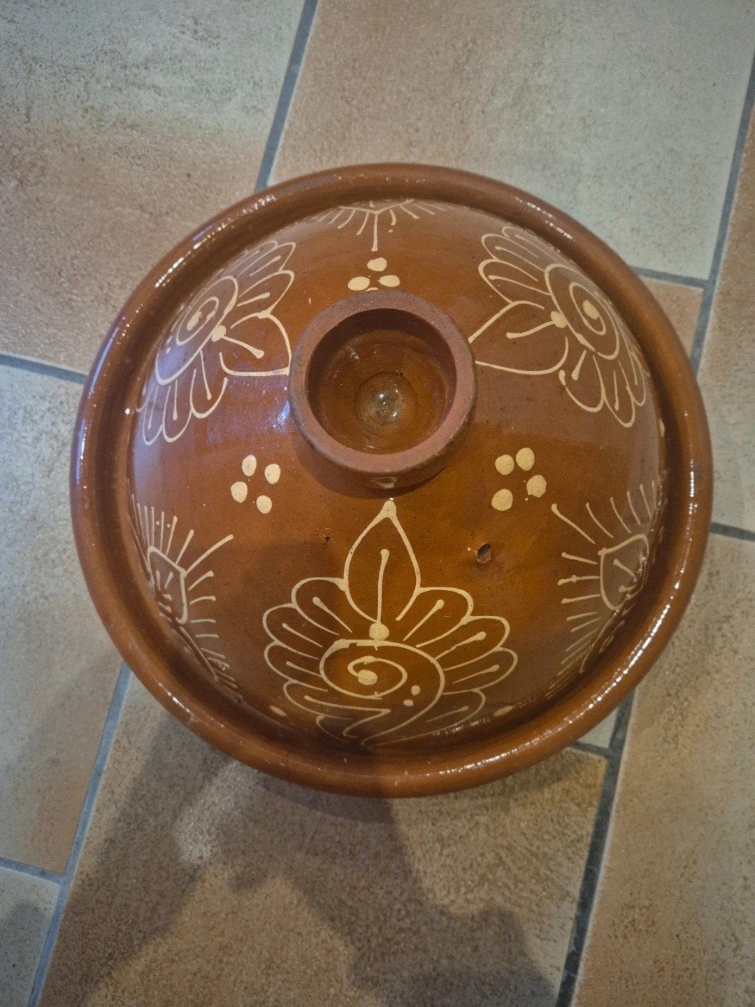 Grand plat à tajine artisanal décoratif en terre cuite, Envoi