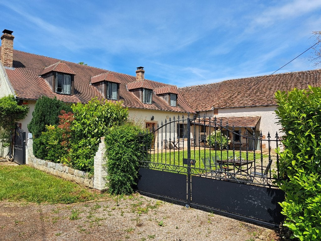 unieke gerestaureerde hoeve in midden Frankrijk, Overige soorten, Verkoop zonder makelaar, 1500 m² of meer